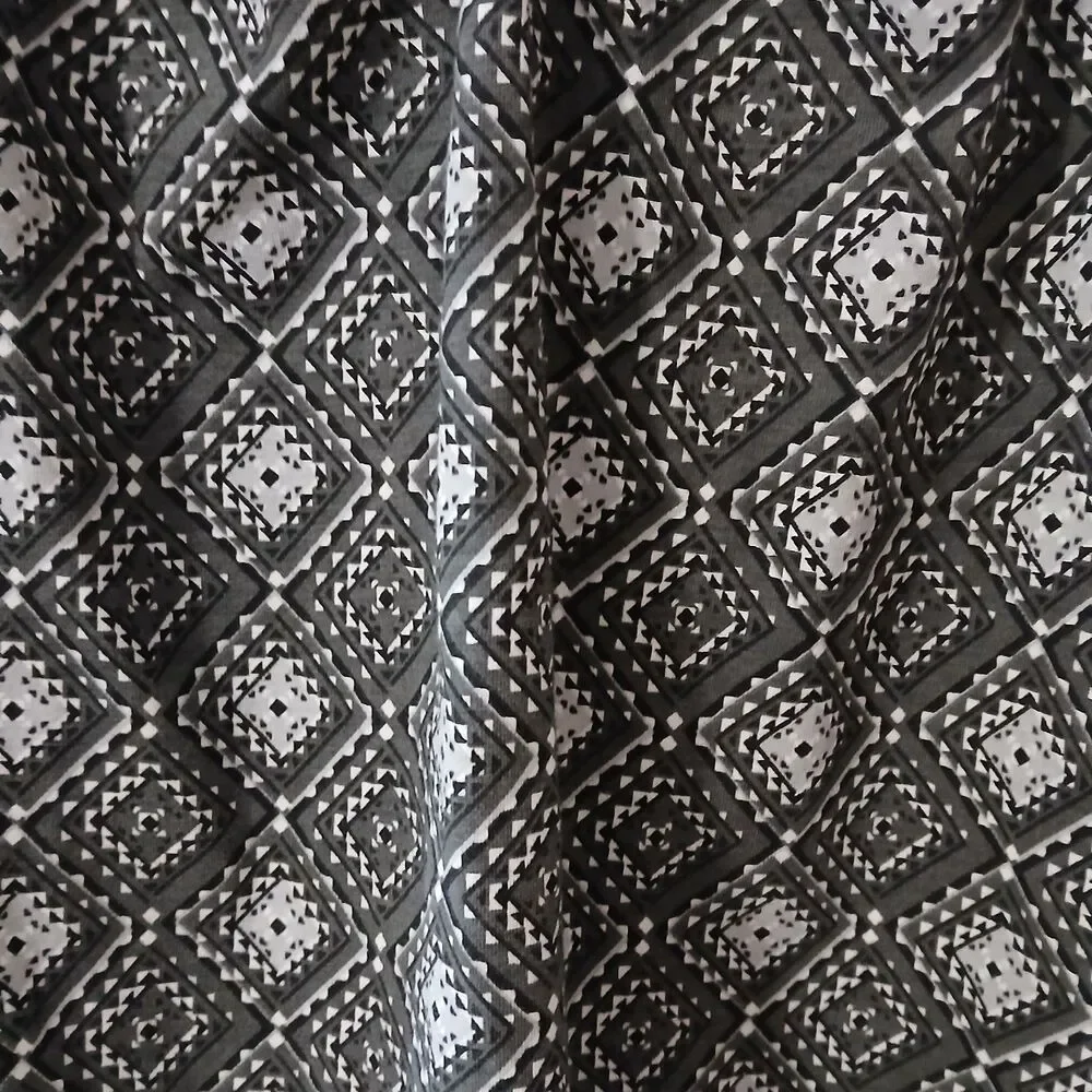 Jordache Jewel of the Nile Geometric Print Black Gray Sleeveless Blouse Medium - Picture 4 of 10